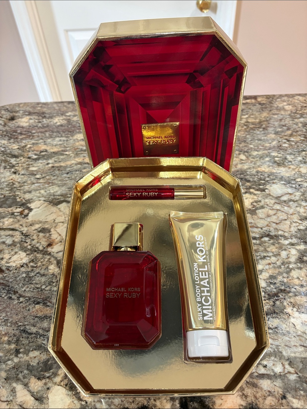 NWT Michael Kors Sexy Ruby 3 Piece Gift Set